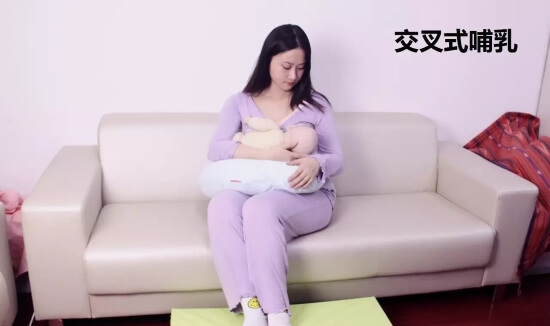 四种母乳喂养姿势 让宝宝吃得香长得壮