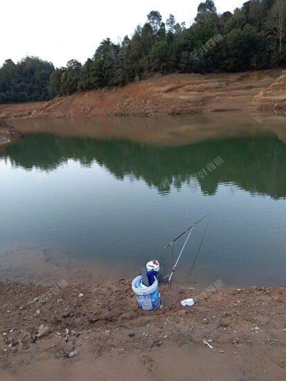 盛夏野钓，钓位找这4种地形，白天晚上都有大鱼扎堆